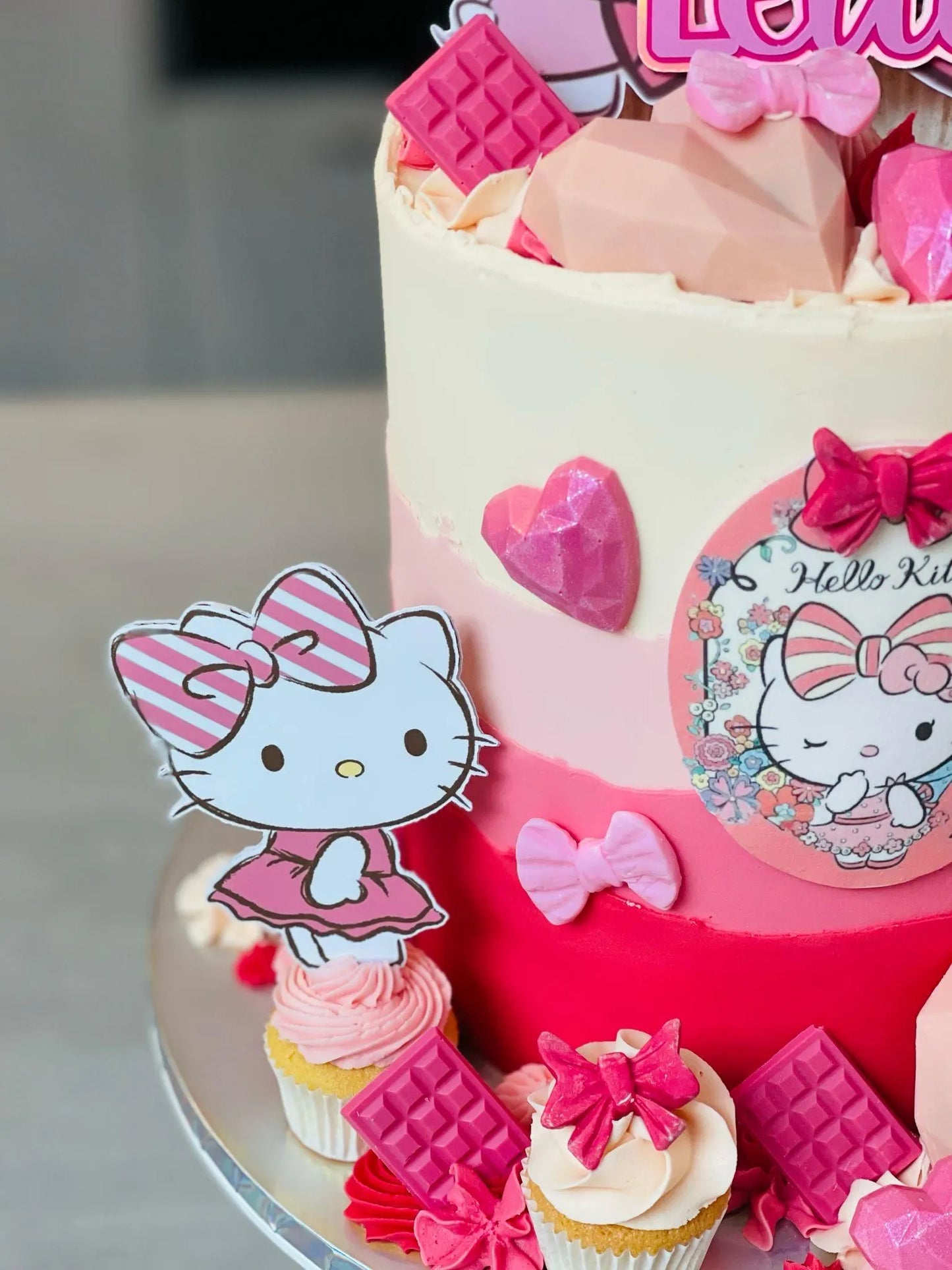 Hello Kitty cake topper, Hello kitty cupcake topper, Hello Kitty party, Hello kitty theme, Hello Kitty decor, Hello Kitty, Kawaii party
